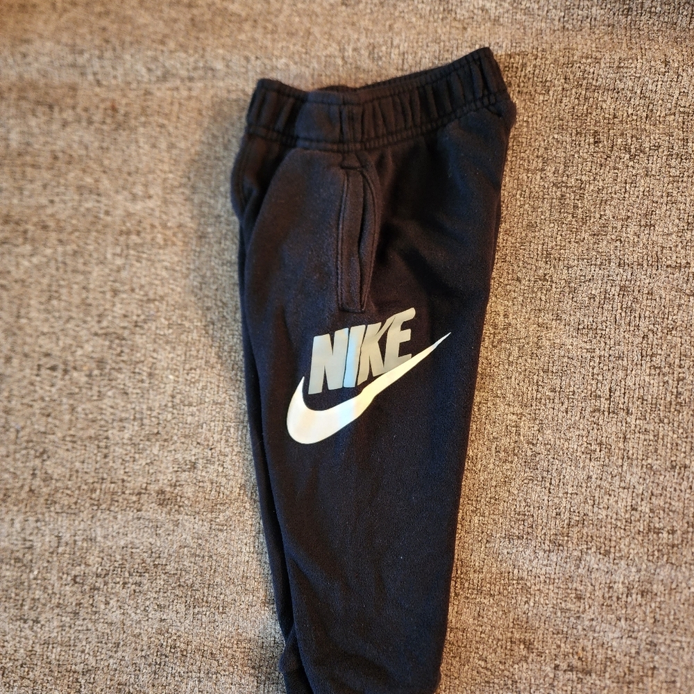 Nike sweatpants black 2t